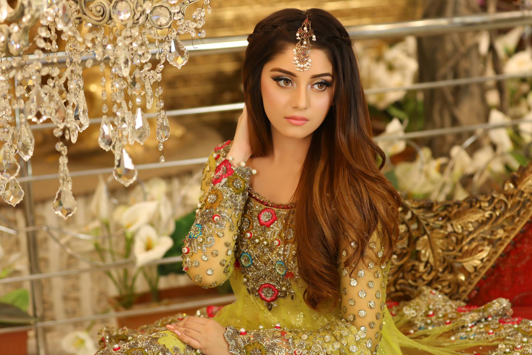 Floral Hairstyles To Upgrade Your Mehndi Attire - Bridals.PK